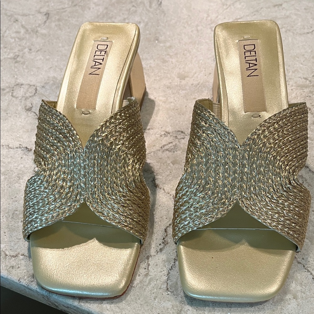 Deltan Gold Woven Sandals size 7.5 New without tag